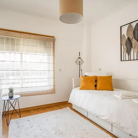 Akicity Santa Apolonia Green Apartment